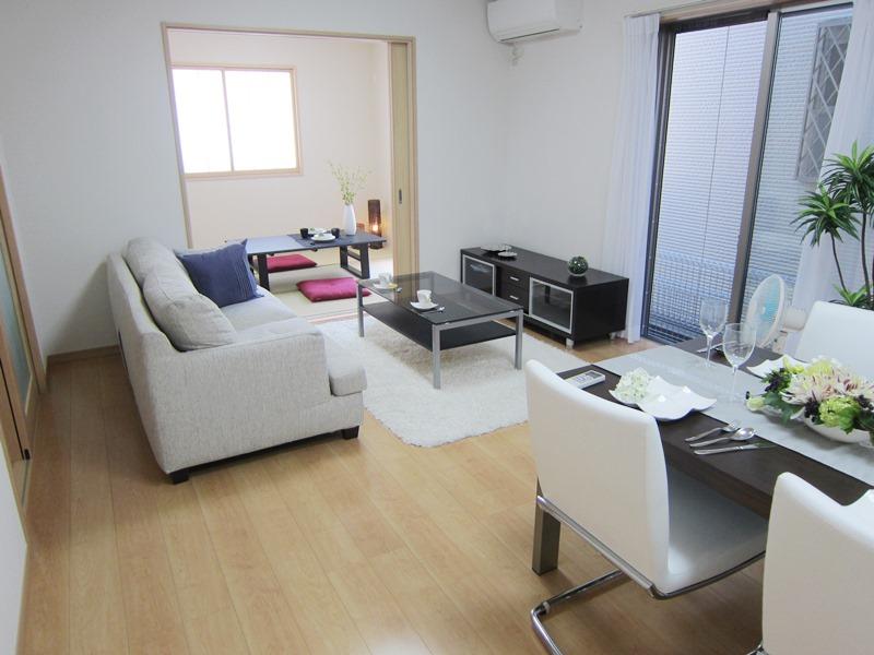 Living. E Building living