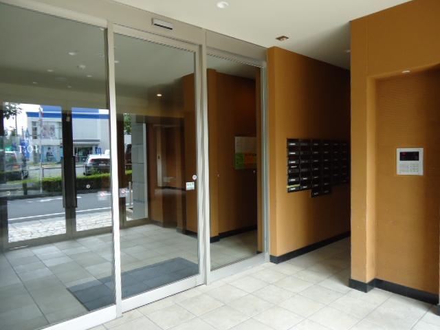 Entrance. Common areas