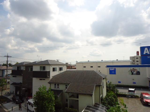 View photos from the dwelling unit. View from the site (October 2013) Shooting