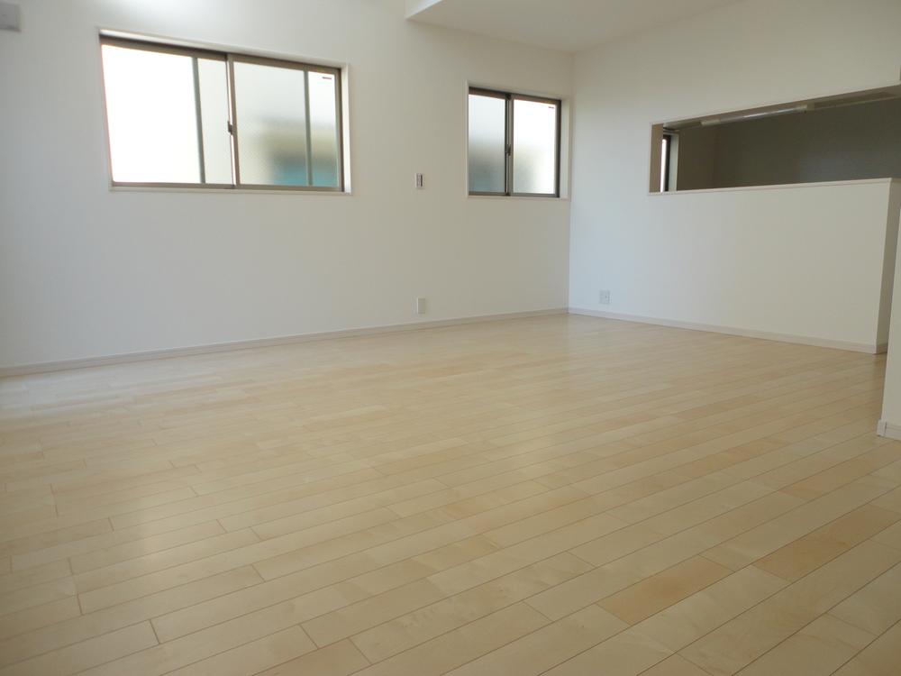 Living. Of floor heating equipment, Bright living room with a vaulted ceiling.