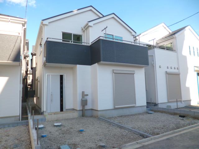 Local appearance photo. Day is good on the south-facing! It is spacious two-story 4LDK of the site area 30 square meters more than!