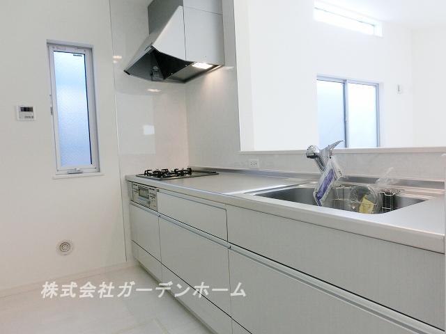 Kitchen.  ■ Popular face-to-face system kitchen to wife ■