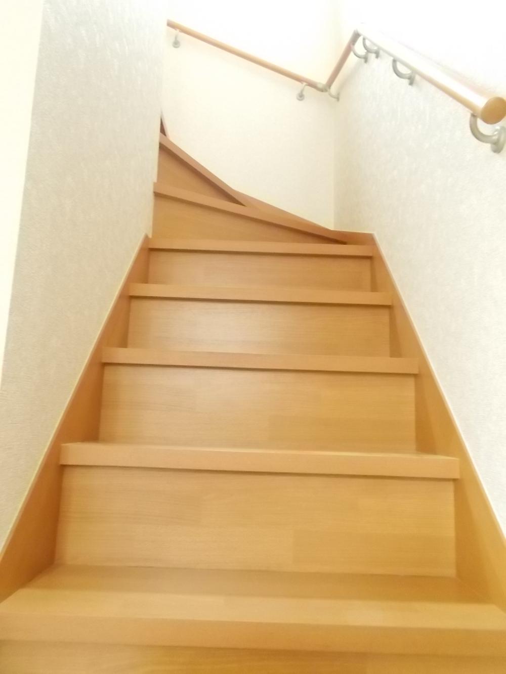 Same specifications photos (Other introspection). Of course, the stairs with a handrail of peace of mind