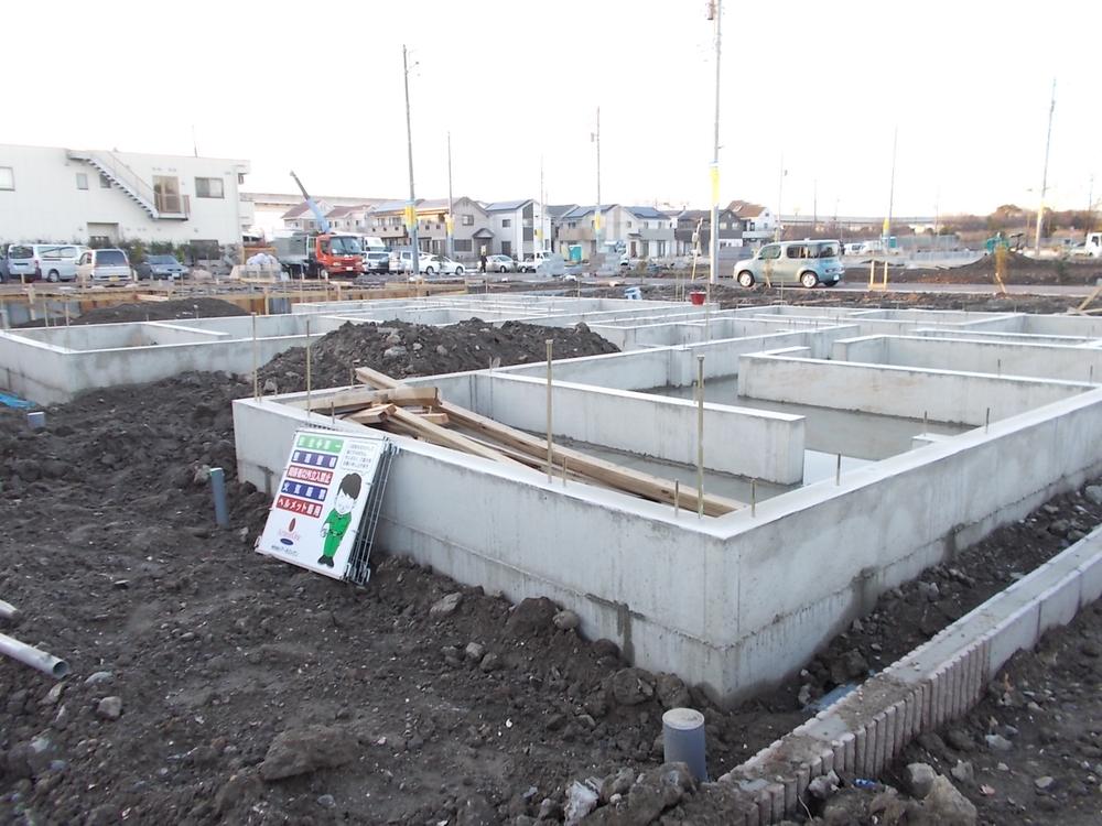 Local photos, including front road. New town is born to once again Nishiiko