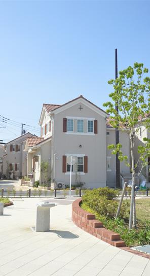 Local appearance photo. Street of the gentle curve. Beauty and pedestrian safety of the landscape has been taken into account by this curve. (May 2013 shooting)