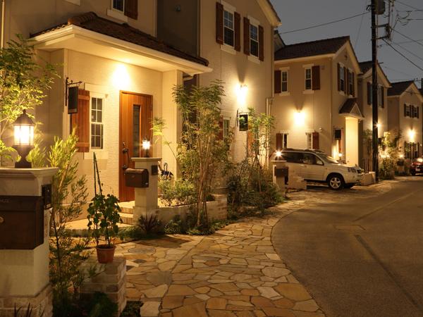 Local photos, including front road.  [Local appearance photo]  ※ Adopted in all outdoor lights the high LED lighting of the July 2013 shooting energy saving effect. 