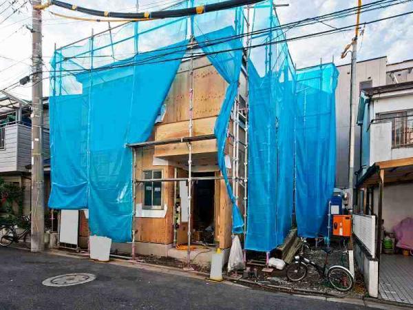 Local appearance photo. Because it is facing the front driveway, This traffic volume is less. Also play reassuring children!