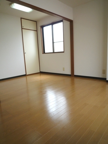 Living and room. Two-sided lighting in the southwest-facing corner room!