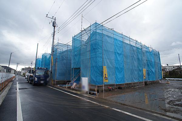 Local appearance photo. House parking is facing the happy front 6m road even if you're not good