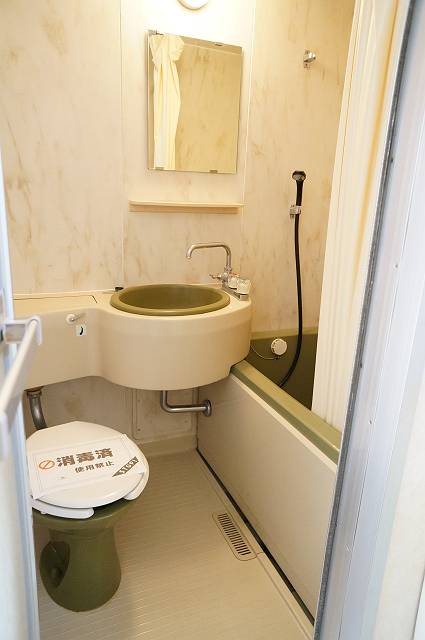 Toilet. 3-point unit will be in bus