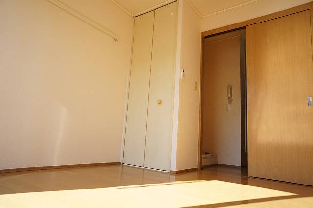 Living and room. Easy-to-use 6 Pledge of Western-style