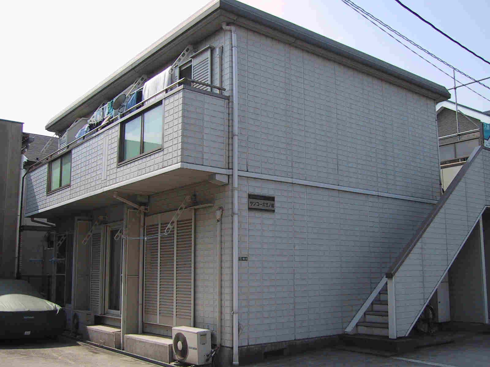 Building appearance. Yang per good on the south-facing! On-site car park Yes