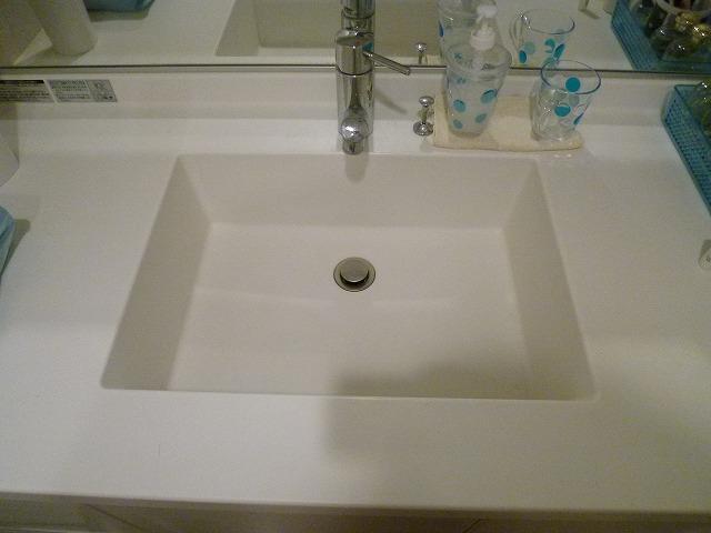 Wash basin, toilet. Room (August 2013) Shooting