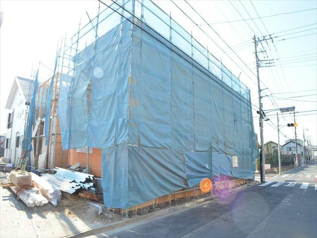 Local photos, including front road. Front door key card