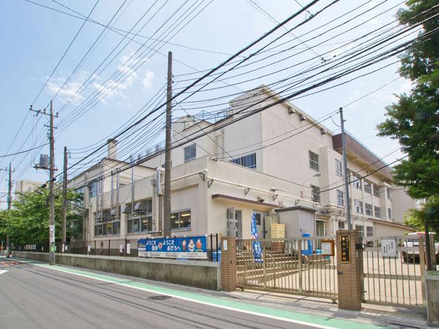 Primary school. 762m to Adachi Ward Kurishima Elementary School