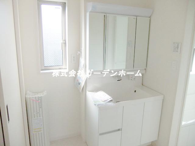 Wash basin, toilet. Independent wash basin indispensable for grooming