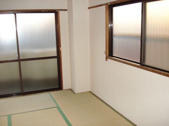Living and room. And current state priority. The photograph is a separate, Room. 