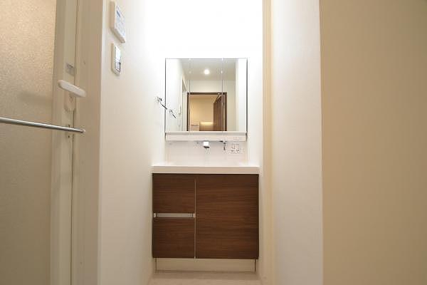 Wash basin, toilet