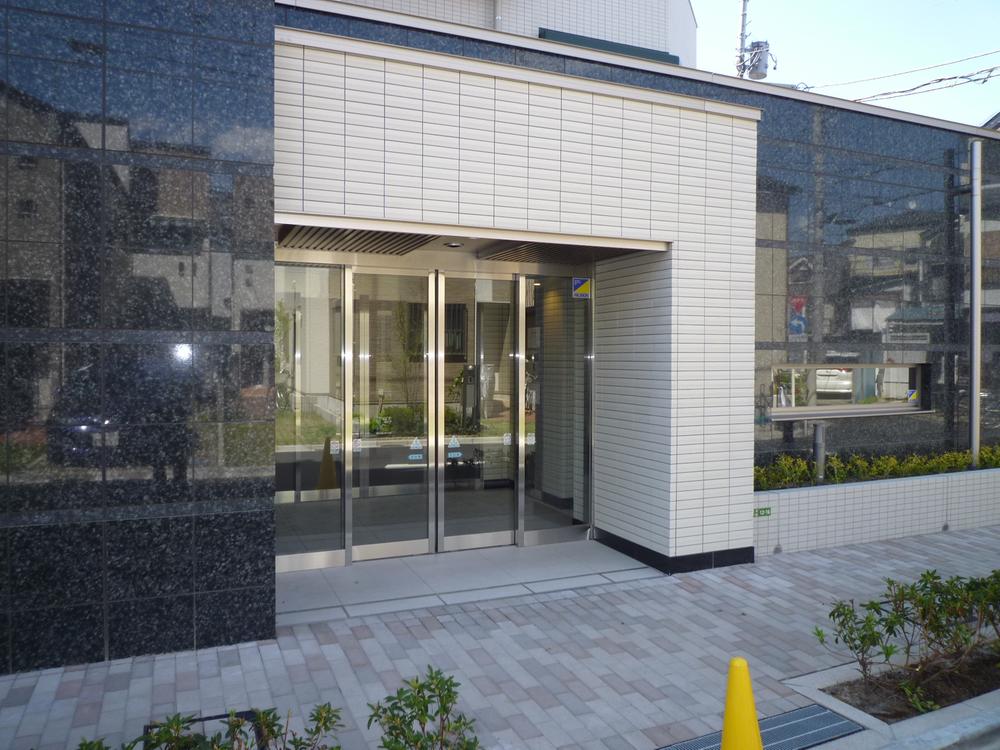 Entrance. Common areas