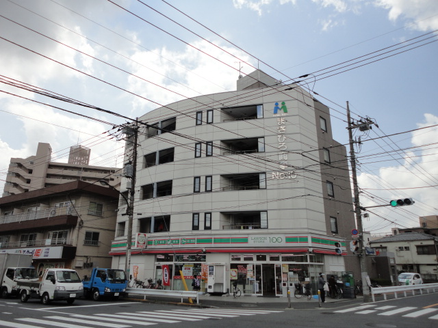 Convenience store. STORE100 Adachi Shikahama store up (convenience store) 507m