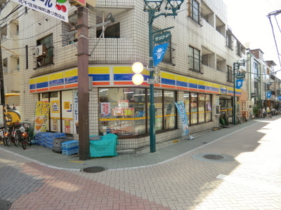 Convenience store. MINISTOP up (convenience store) 240m
