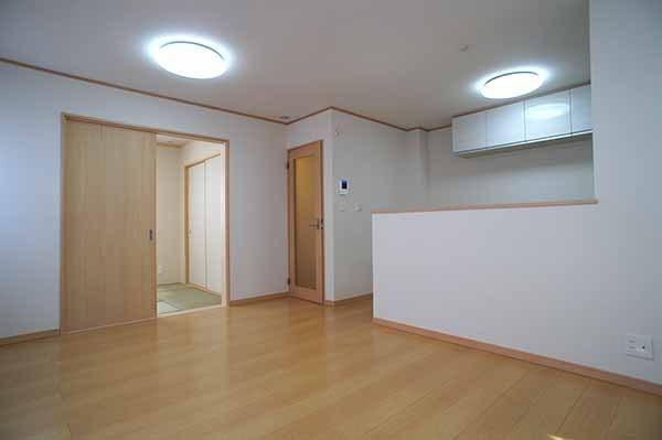 Living. South-facing living room gather natural and your family Indoor (11 May 2013) Shooting H Building