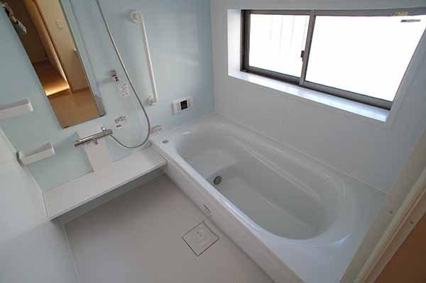 Bathroom. Indoor (11 May 2013) Shooting H Building