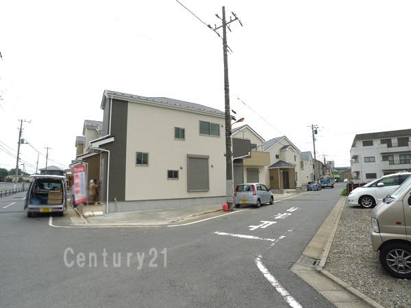 Local photos, including front road. Local (July 2013) Shooting