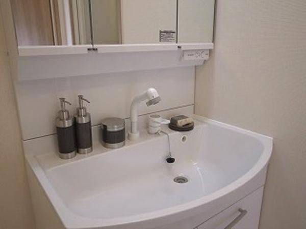 Wash basin, toilet