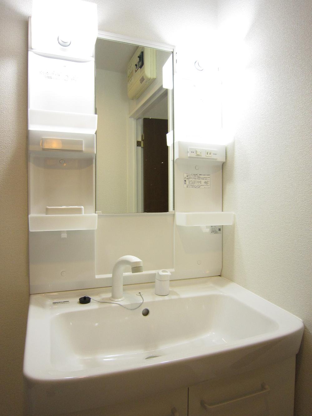 Wash basin, toilet. Indoor (June 2013) Shooting