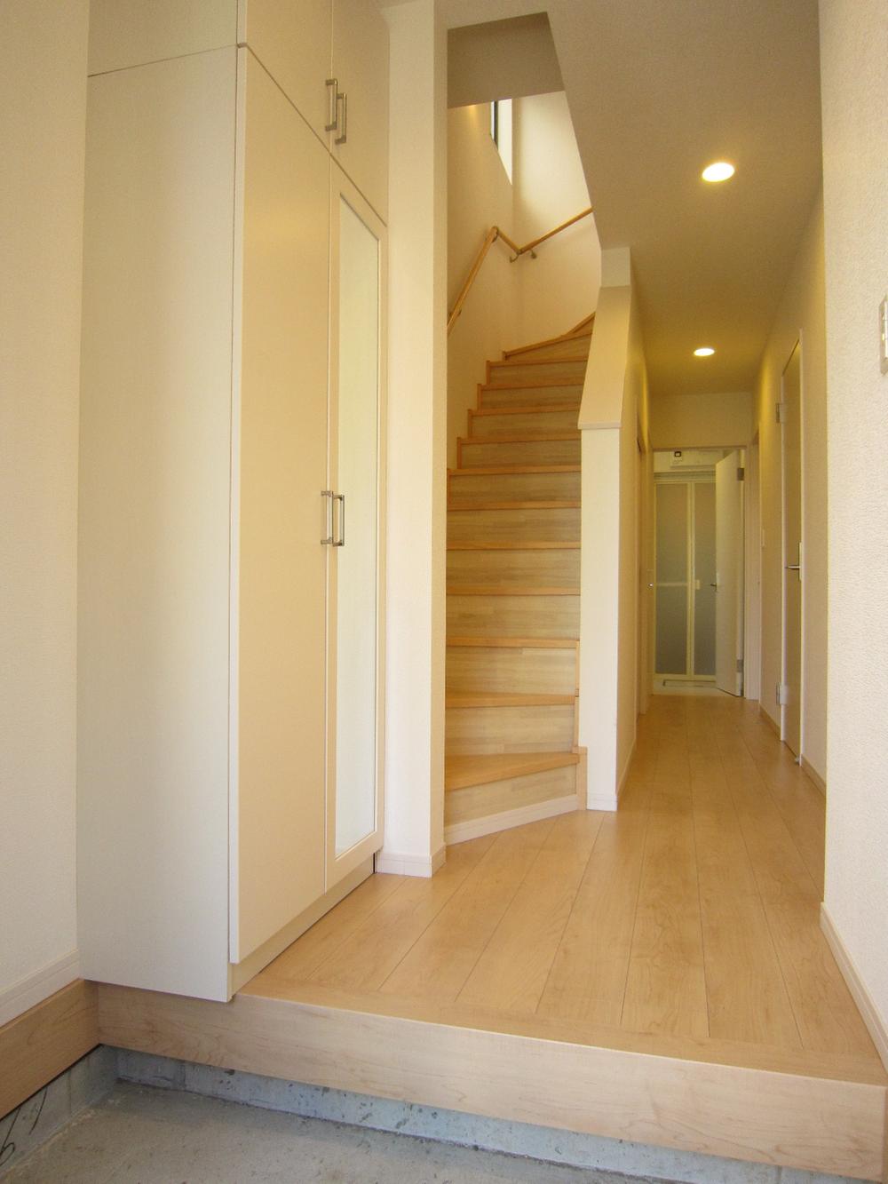 Entrance. Local (11 May 2013) Shooting