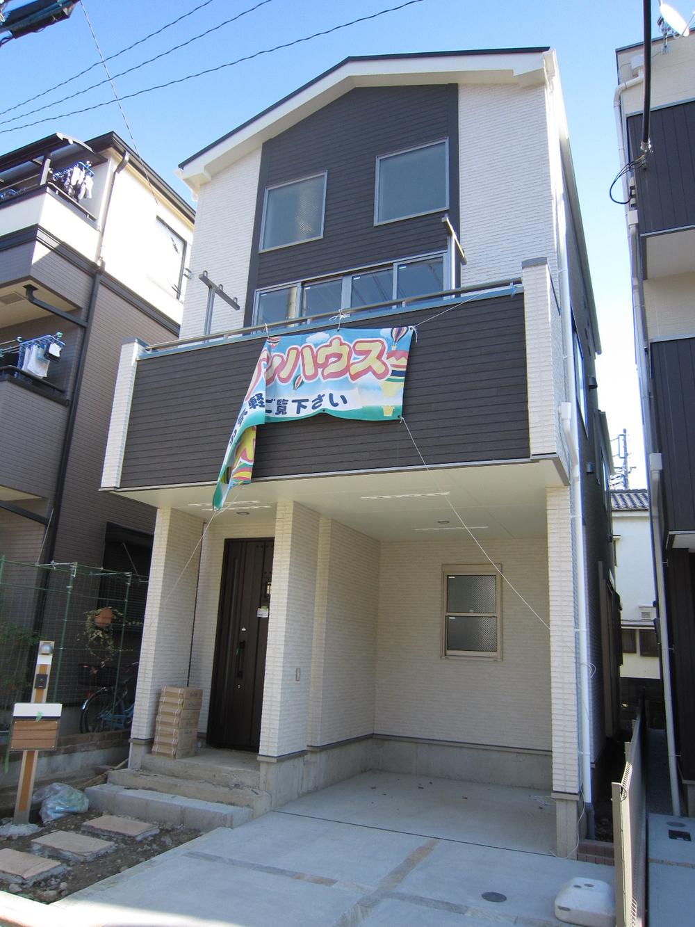 Local appearance photo. Local (11 May 2013) Shooting