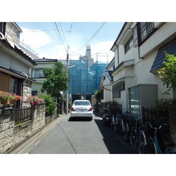 Local photos, including front road. The entire surface of the road