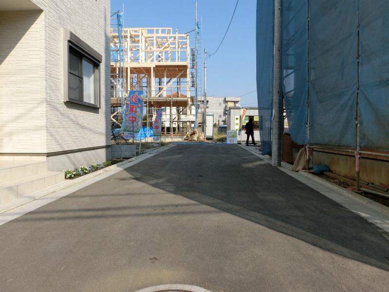 Local photos, including front road. Local (11 May 2013) Shooting