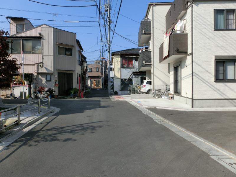 Local photos, including front road. Local (11 May 2013) Shooting