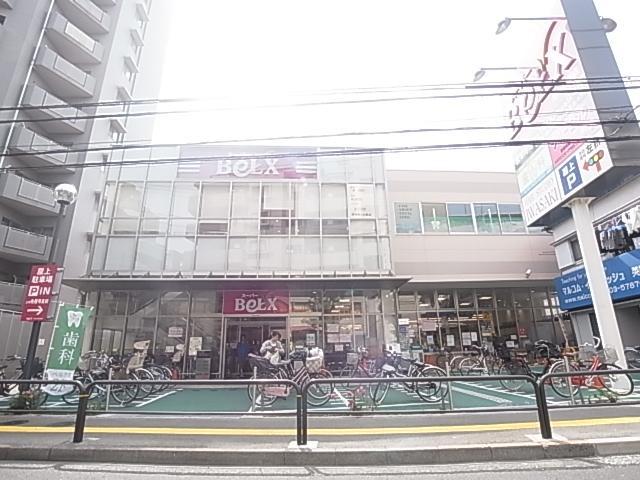 Supermarket. Bergs Ayase store up to (super) 160m