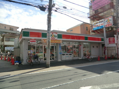 Convenience store. 600m until Thanksgiving (convenience store)