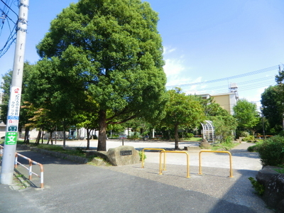 park. 300m to Central Park (park)