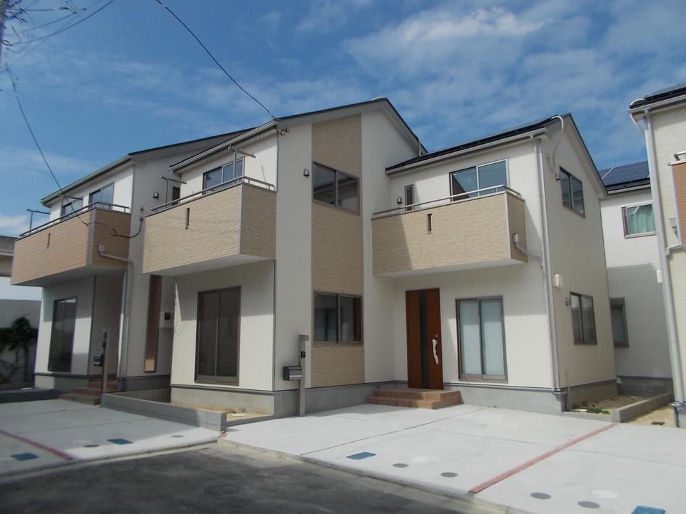 Local photos, including front road. Garage space is also spacious