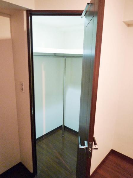 Receipt. Western-style about six tatami mats of a walk-in closet