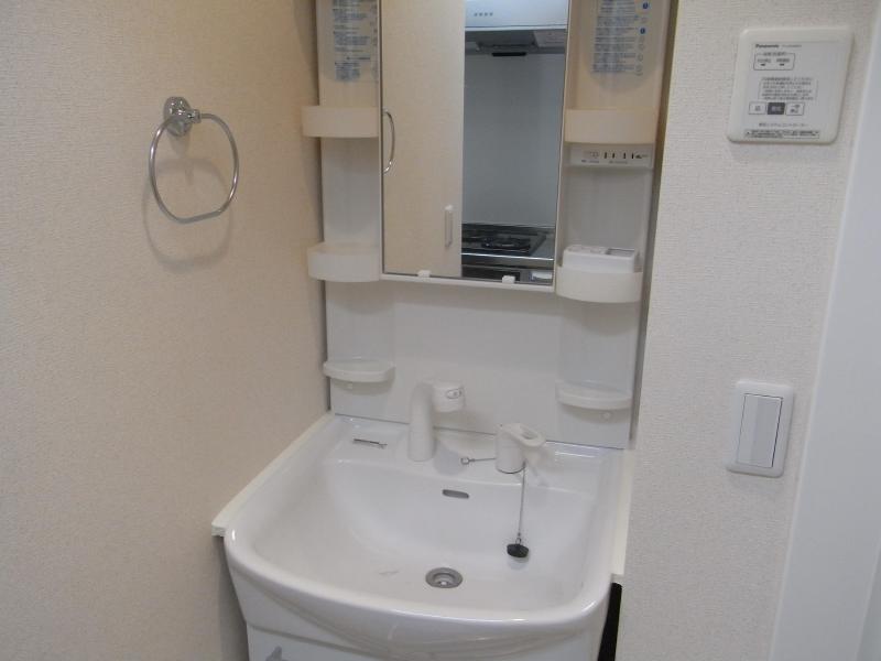 Washroom. Inverted type