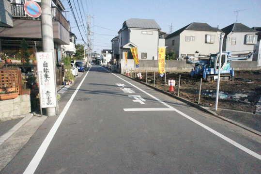 Local photos, including front road. Frontal road