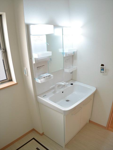 Wash basin, toilet. Shower