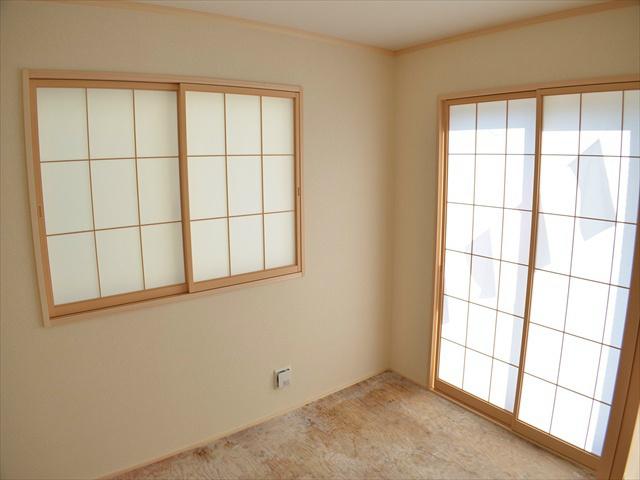 Non-living room. Japanese-style room in the living room next to