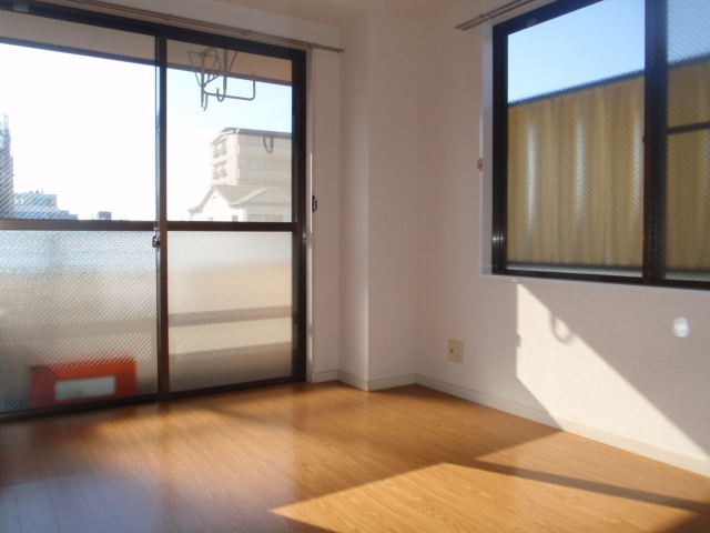 Other room space. Western-style 6 Pledge