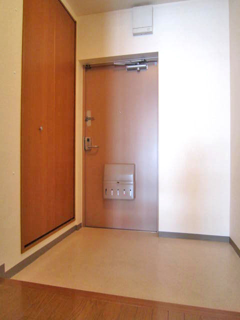 Entrance. Spacious entrance. There is a storage compartment of a large capacity.
