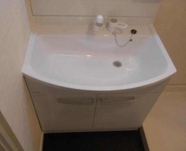 Wash basin, toilet