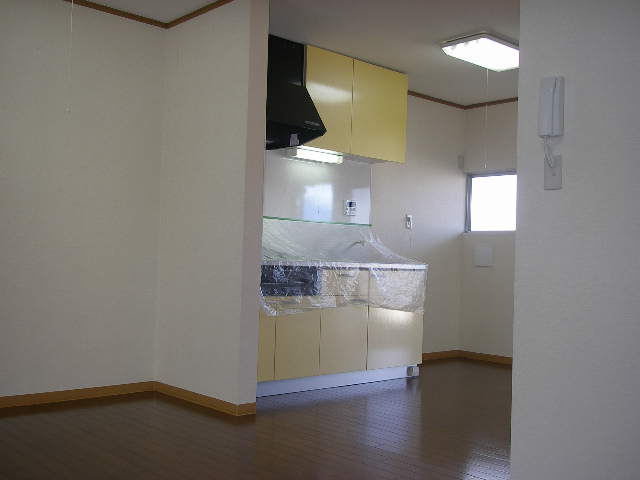 Living and room. Available also as 1LDK