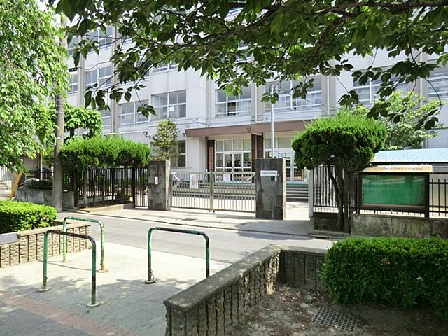 Junior high school. 440m to Adachi Ward sixth junior high school