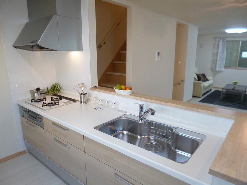 Kitchen. Face-to-face kitchen conversation with the living is bouncy!